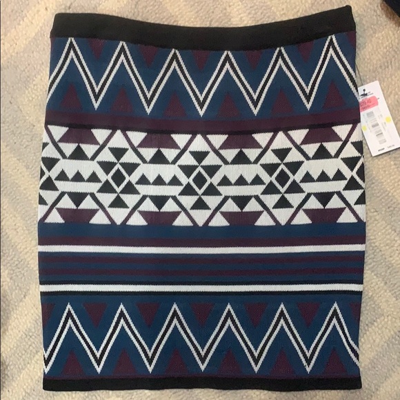 Jessica Simpson -Medium Aztec design skirt New - Picture 2 of 6